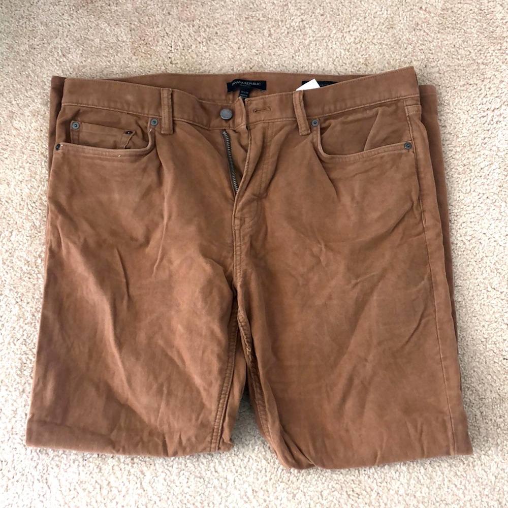BANANA REPUBLIC traveler slim fit khaki 35x30